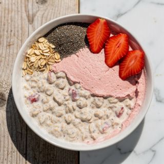 Strawberry Cheesecake Overnight Oats